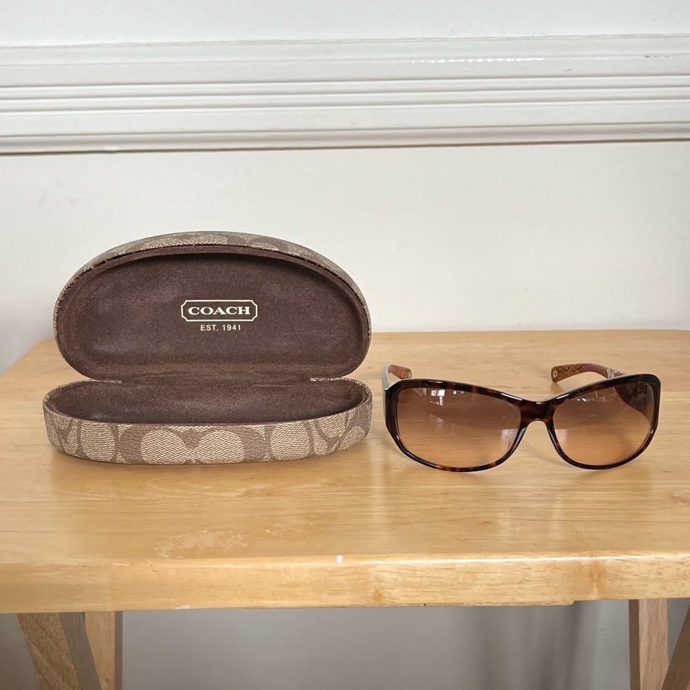 Coach sunglasses with case and cleaning cloth